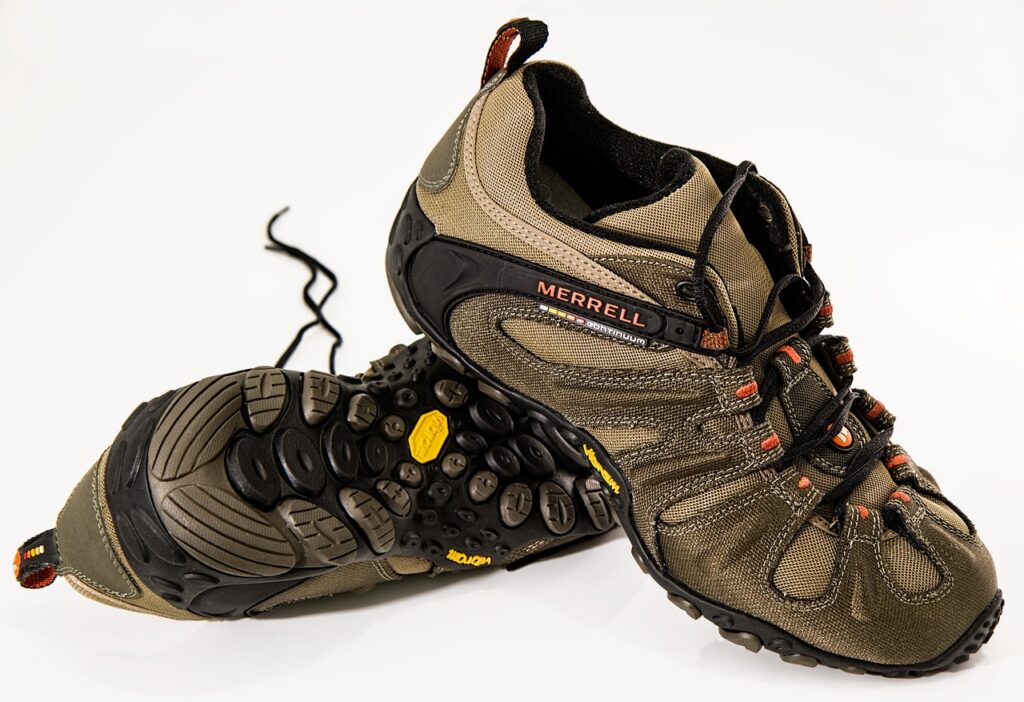 shoes, footwear, hiking shoes-584850.jpg